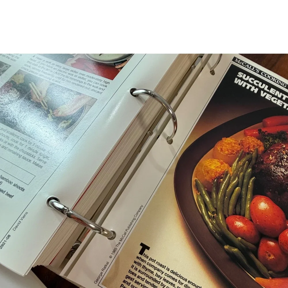 Vintage 1985 McCalls Cooking School Recipe Binder Set 2 Volume Collection 10in
